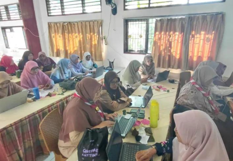 UNP Latih Guru SD Mengembangkan Pembelajaran Matematika Ceria Berbasis Teknologi